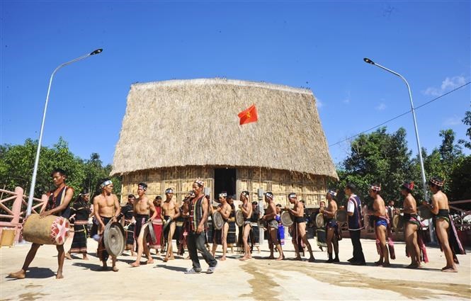 Bahnar ritual of new Rong house inauguration reenacted