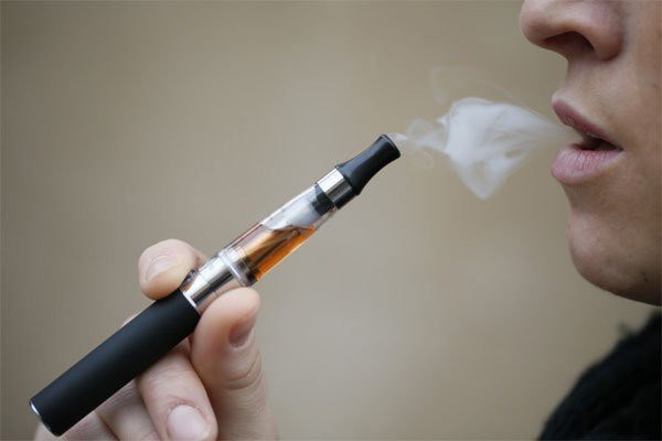 VN Health Ministry proposes cigarette tax hike, e-cigarette ban