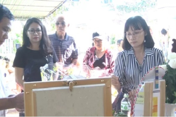 Nghi án cha giết 2 con ở Vũng Tàu, camera ghi cảnh đưa 2 con lên taxi