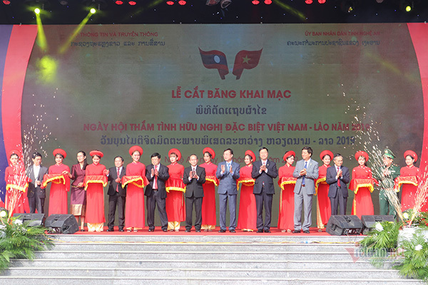 Khai mạc ngày hội thắm tình hữu nghị đặc biệt Việt Nam - Lào