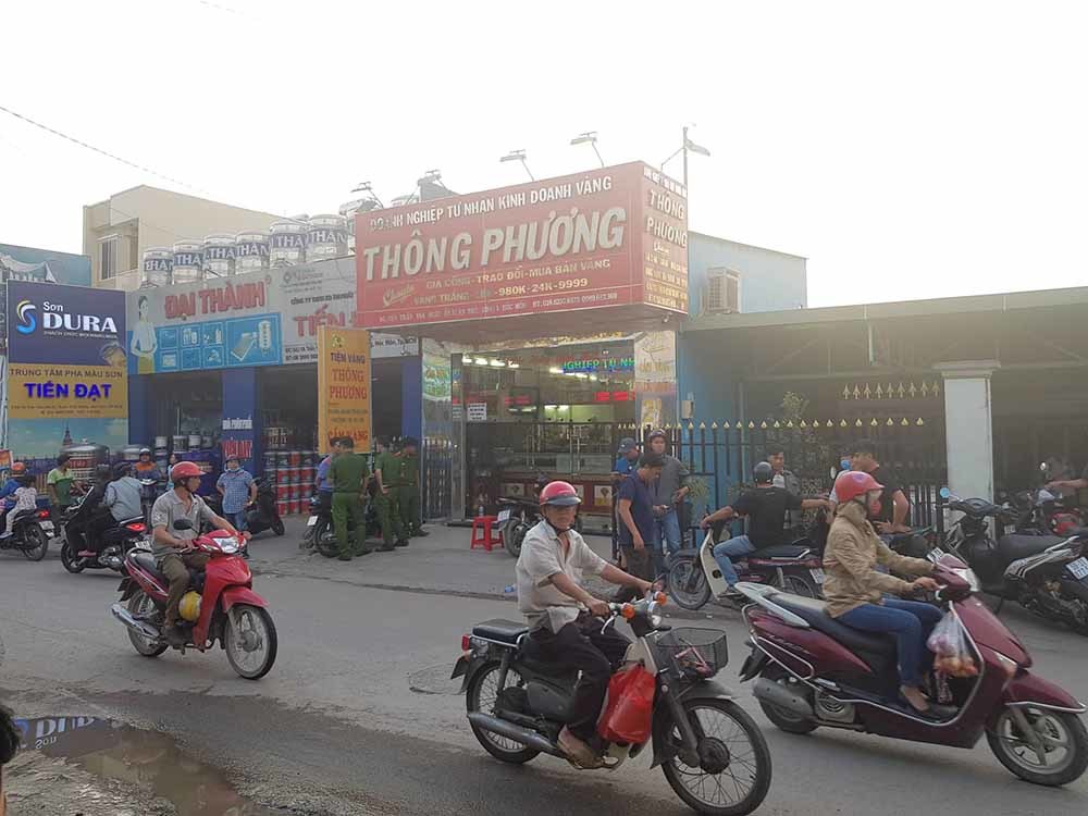 Lộ diện kẻ cấp súng cho 2 đối tượng cướp tiệm vàng ở Sài Gòn