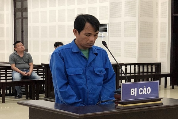 Bị nhắc mang nhầm dép, gã trai đâm 2 người suýt chết ở Đà Nẵng