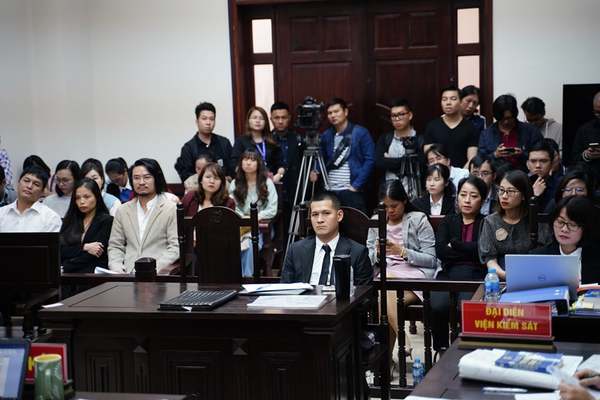 Nguồn cơn tòa đột ngột dừng xử Tuần Châu kiện Việt Tú, chưa biết ngày mở lại