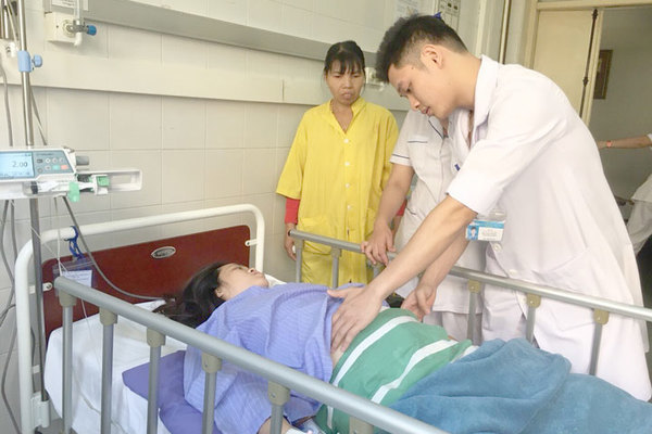 Cứu mẹ con sản phụ sau tai nạn nghiêm trọng, bé gái chào đời nặng 2.8kg