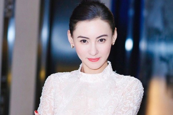 Trương Bá Chi sống cùng chồng đại gia sau sinh con