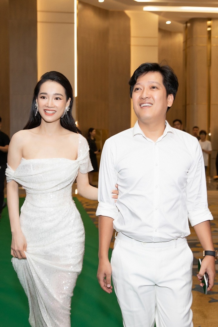 Anh trai Trường Giang chê Nhã Phương hát dở
