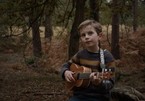 Cậu bé 8 tuổi gây chú ý khi sáng tác bài hát về môi trường