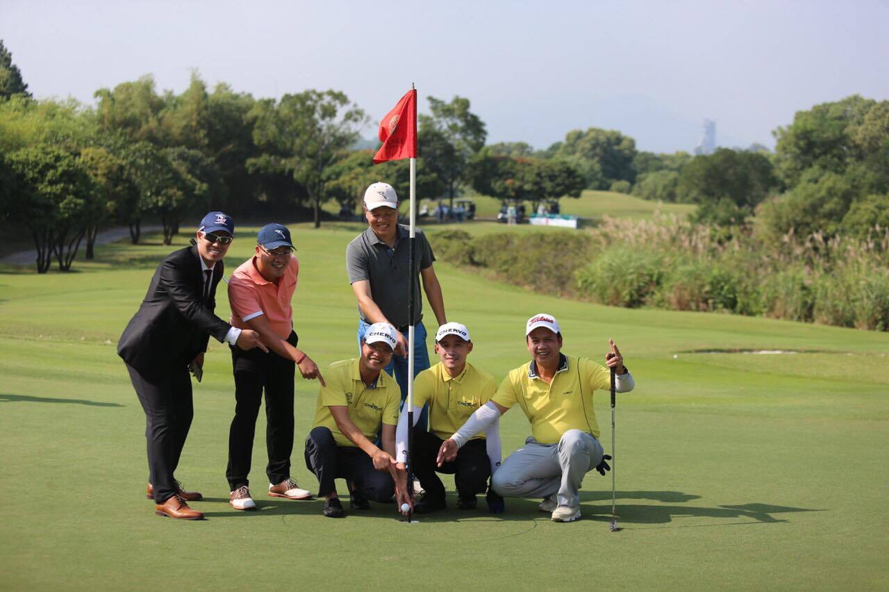 Golfer Nguyễn Hữu Hoàng giật HIO tại giải golf 12 tỷ đồng