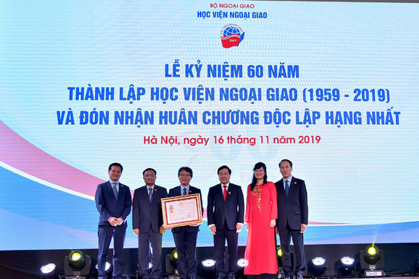 Học viện Ngoại giao đón nhận huân chương Độc lập hạng nhất