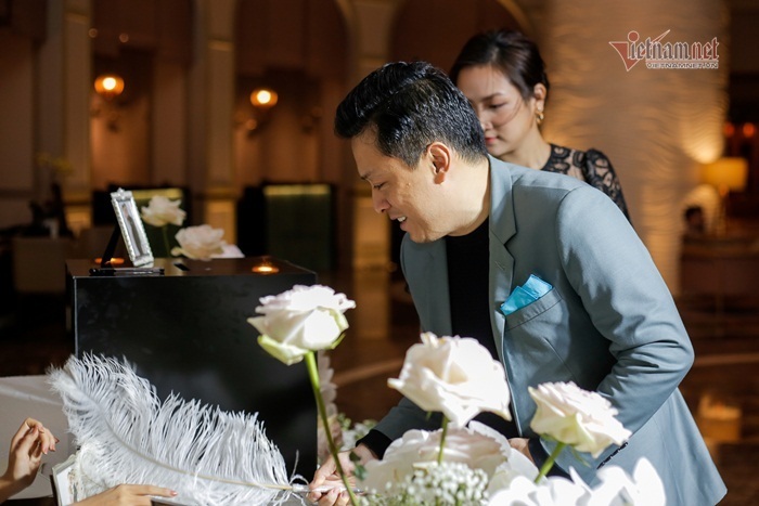Vợ chồng Lưu Hương Giang - Hồ Hoài Anh quấn quýt dự đám cưới Giang Hồng Ngọc