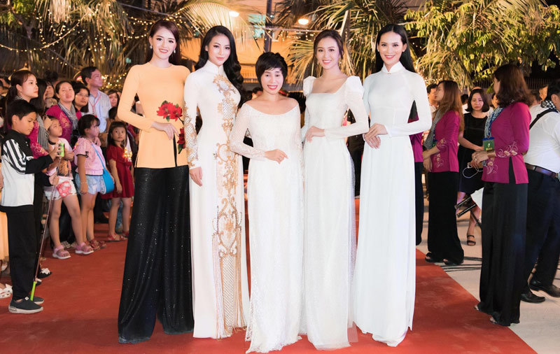 Nhan sắc Việt hội tụ tại đêm khai mạc Lễ hội dừa Bến Tre 2019