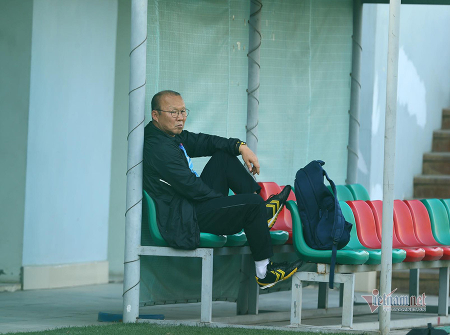 HLV Park Hang Seo đăm chiêu nghĩ kế đấu Thái Lan