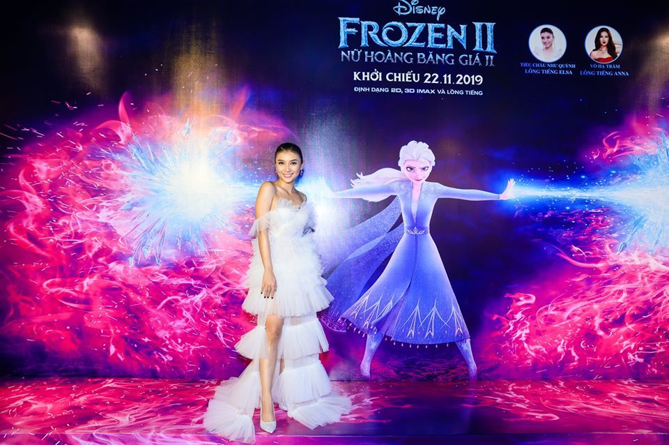 Hai chị em 'Elsa, Anna Việt Nam' chiếm sóng buổi ra mắt 'Frozen 2'