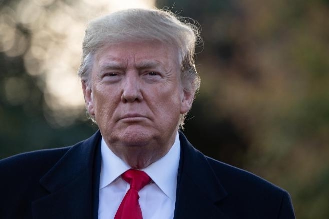 Chuyến khám bệnh đột xuất của ông Trump