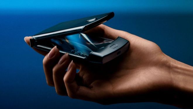 Motorola Razr flip phone revived with foldable screen