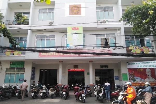 Cán bộ một cửa hạch sách dân đến công chứng ở Đà Nẵng bị xử lý