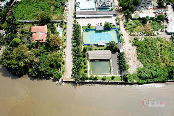 Hành lang bảo vệ sông Sài Gòn ở Thảo Điền bị giới nhà giàu “độc chiếm” ra sao?