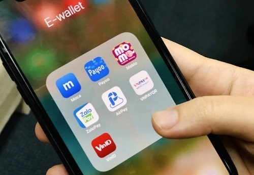 E-wallets fight for VN market share