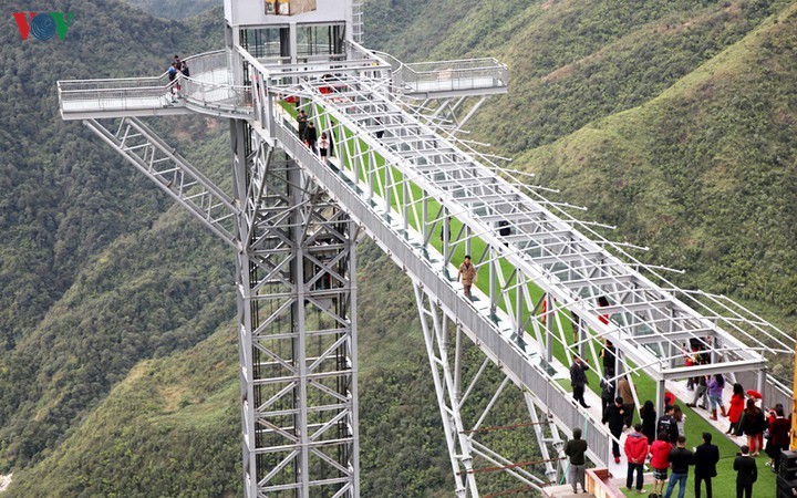 Rong May Glass Bridge tourism site opens in Lai Chau