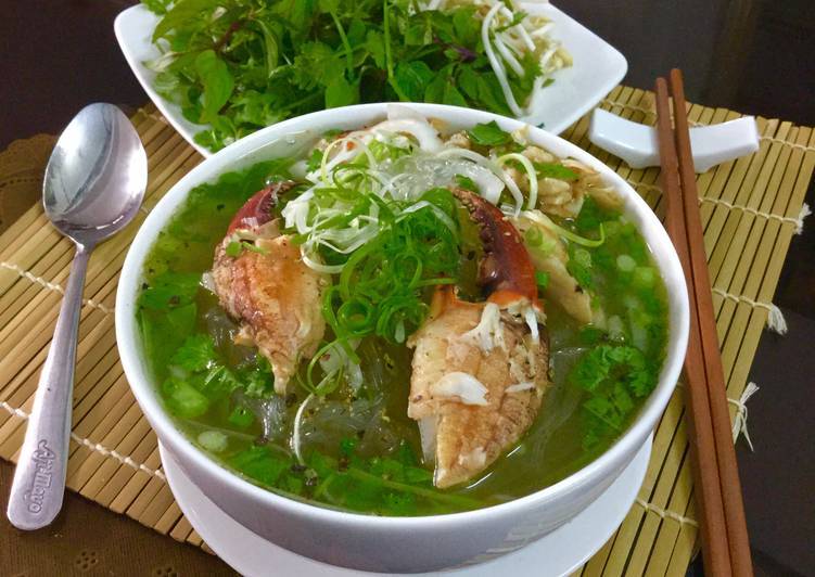 Vietnamese food: Red noodle crab soup