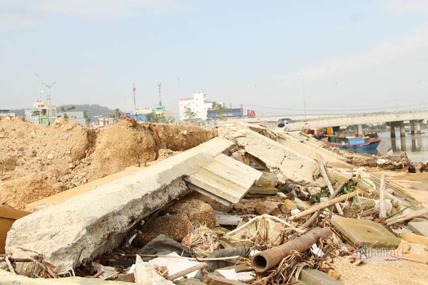 Kè sông gần 12 tỷ đồng 'rỗng ruột': Bản vẽ thiết kế không cốt thép?