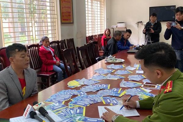 Bắt 5 đối tượng, thu gần 1.000 vé giả trận Việt Nam - Thái Lan