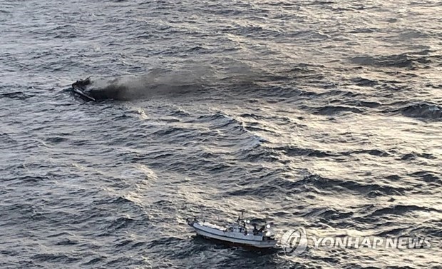 Six Vietnamese fishermen missing in boat fire offshore RoK’s island