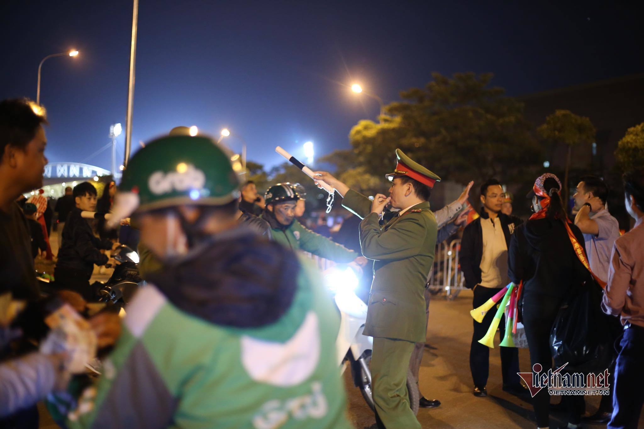 An ninh dày đặc quanh SVĐ Mỹ Đình trước trận Việt Nam vs Thái Lan