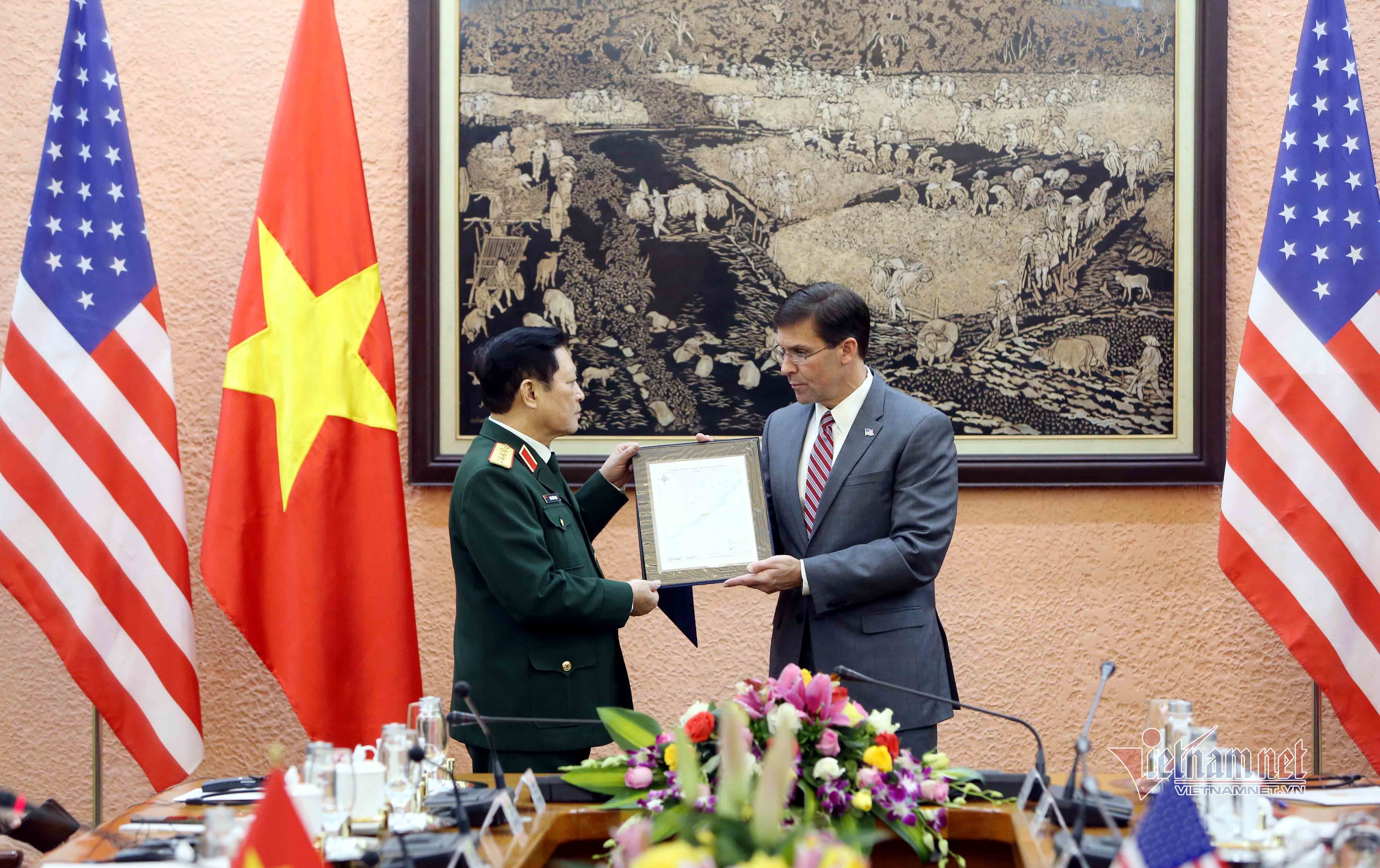 Việt - Mỹ nghiên cứu nhu cầu hợp tác công nghiệp quốc phòng