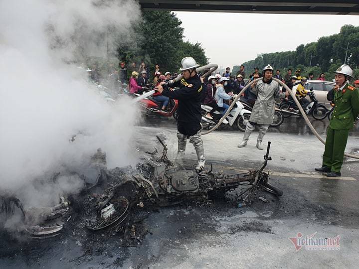 Vụ xe Mercedes cháy ở Lê Văn Lương, cô gái tử vong công tác ở ĐH Ngoại thương