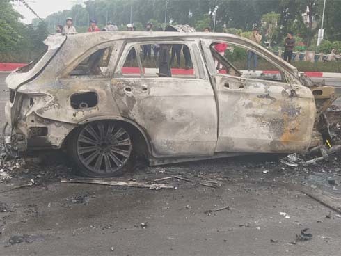 Vụ Mercedes kéo nhiều xe máy bốc cháy, khiến 1 nạn nhân tử vong: Chiếc xe ô tô chồng mới mua vài ngày giao cho vợ sử dụng