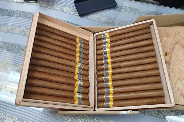 Hải quan Tân Sơn Nhất bóc phốt 3 valy xì gà Cuba nhập lậu