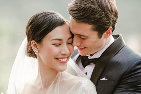 Á hậu Hoàng Oanh khoe ảnh cưới với Tây đẹp trai như tài tử