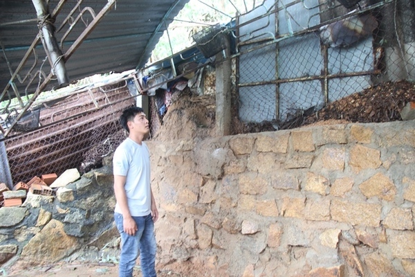 Số phận 36 ngôi nhà dưới chân núi Gành có thể bị đá đè sập