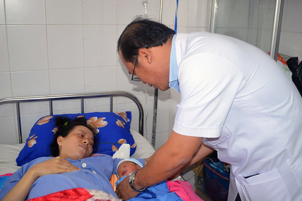 Cứu sống sản phụ bị nhau cài răng lược xâm lấn tới bàng quang