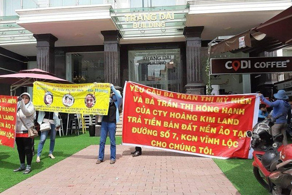 Nghe VietNamNet: Bắt thêm nữ giám đốc lừa bán dự án 'ma' ven Sài Gòn