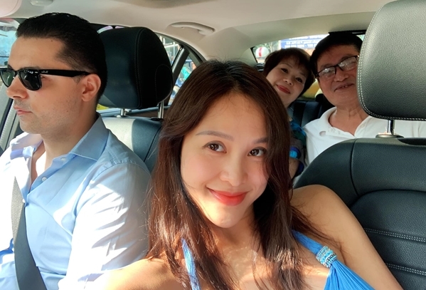 MC 'sexy nhất Việt Nam' sinh con trai đầu lòng cho chồng Tây