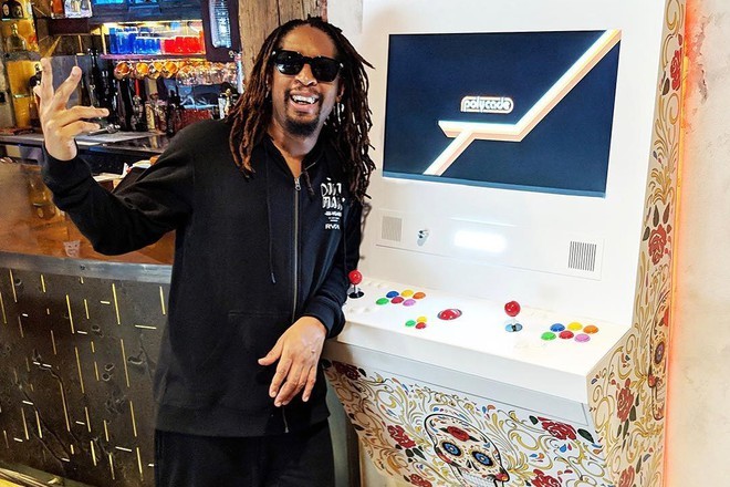 Rapper Lil Jon bị câu lưu ở Tân Sơn Nhất vì mang quá nhiều vàng