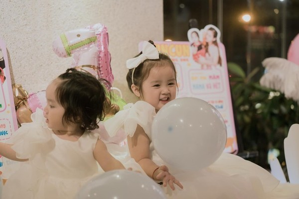 Hai con gái của Hoài Lâm