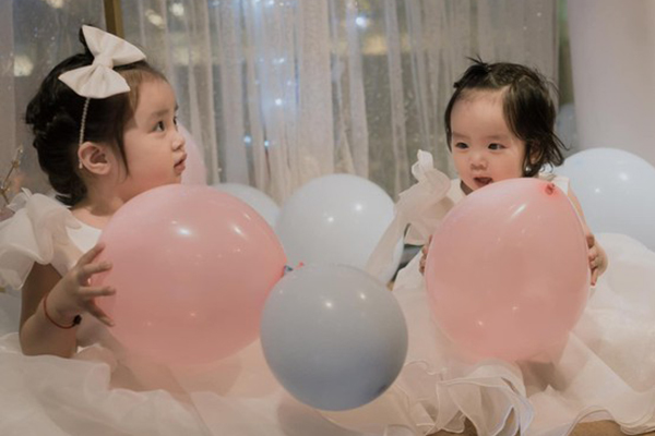 Hai con gái Hoài Lâm xinh như thiên thần trong ngày sinh nhật