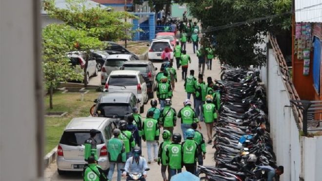 Motorcycle taxi drivers storm Indonesia hospital to get baby's body