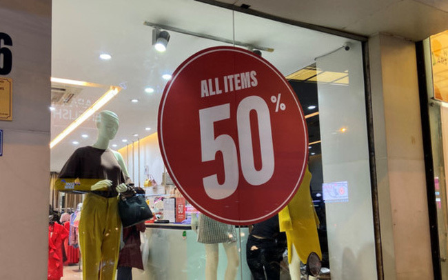 Giảm 50%, giá quần áo thương hiệu Việt đắt hơn các thương hiệu bình dân quốc tế