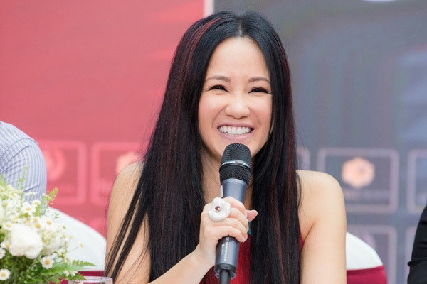 Hồng Nhung: Niềm vui của tôi giờ là hai em bé và âm nhạc