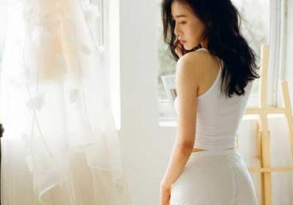 2 'gái ngành đẹp nhất màn ảnh Việt' ngoài đời mặc sexy hơn vài lần trên phim