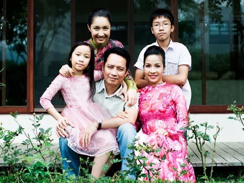 Cách ứng xử khôn ngoan của mỹ nhân Việt với con riêng của chồng
