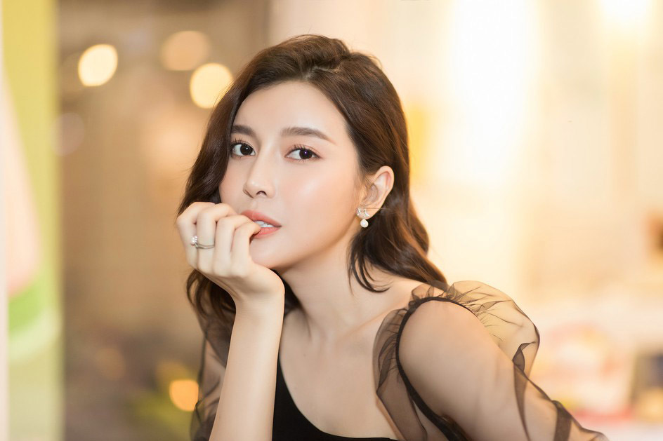 Cao Thái Hà: 'Ở nhà chục tỷ đồng, đi xe sang nhưng tôi không vui'