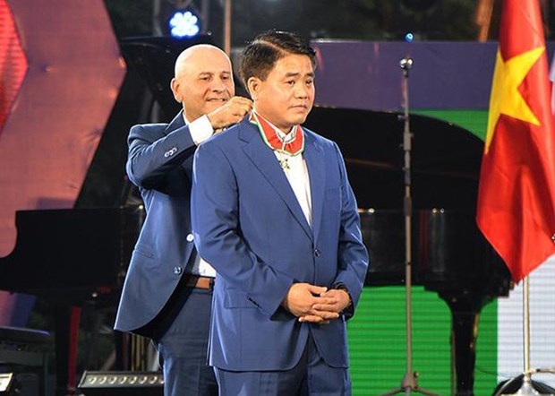 Hanoi mayor honoured with Italy’s Order of Merit