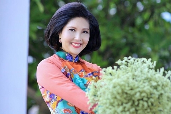 Danh ca Họa Mi từng đứng bán kem để mưu sinh, chữa bệnh cho chồng ở Pháp