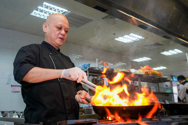 Bếp trưởng nổi tiếng Singapore lên thực đơn đặc biệt kiểu VN