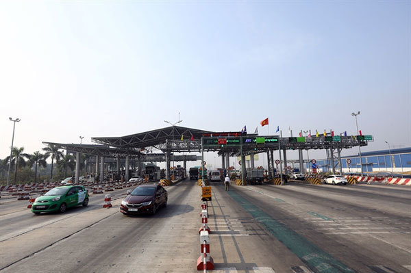 VN Transport Ministry asked to report on non-stop toll collection progress